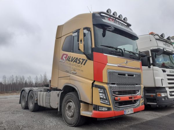 Silvasti Transportin Volvo FH16
Silvasti Transportin Volvo FH16 rekkaveturi.
Avainsanat: Silvasti Volvo FH16 Hirvaskangas MattiEsko