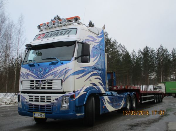 V Silvastin Volvo FH16 
V Silvasti Oy:n Volvo FH16 lavettiyhdistelmä.
Avainsanat: Silvasti Volvo FH16 Shell Hirvaskangas