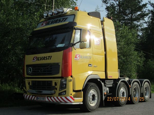 Silvasti Transportin FH16
Silvasti Transportin FH16 rekkaveturi.
Avainsanat: Silvasti Volvo FH16 680 Shell Hirvaskangas