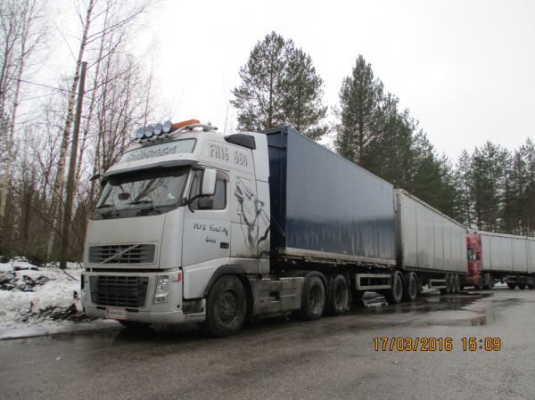 Silvosen Volvo FH16
Pemi Forest Ay:n ajossa oleva Silvosen Volvo FH16 b-juna. 
Avainsanat: Pemi Forest Silvonen B-juna Volvo FH16 Shell Hirvaskangas