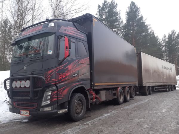 Silvosen Volvo FH
Pemi Forest Ay:n ajossa oleva Silvosen Volvo FH turveyhdistelmä.
Avainsanat: Pemi Forest Silvonen Volvo FH Shell Hirvaskangas