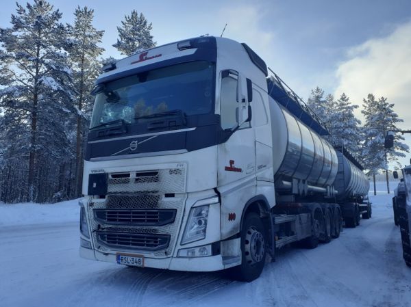 Simeonin Volvo FH500
Kiitosimeon Oy:n Volvo FH500 säiliöyhdistelmä. 
Avainsanat: Simeon Kiitosimeon Volvo FH500 Shell Hirvaskangas 100