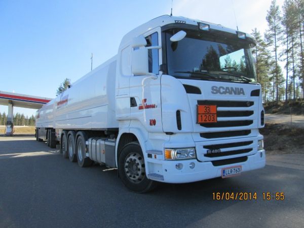 Simeonin Scania R480 
Kiitosimeon Oy:n Scania R480 säiliöyhdistelmä. 
Avainsanat: Simeon Kiitosimeon Scania R480 Hirvaskangas 120