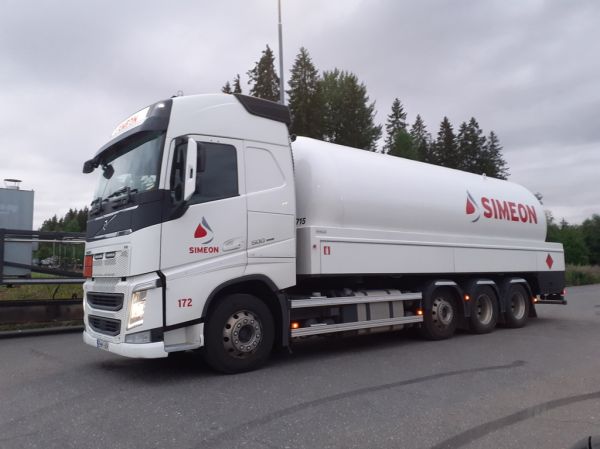 Simeonin Volvo FH500
Kiitosimeon Oy:n Volvo FH500 säiliöauto
Avainsanat: Kiitosimeon Simeon Volvo FH500 ABC Hirvaskangas 172