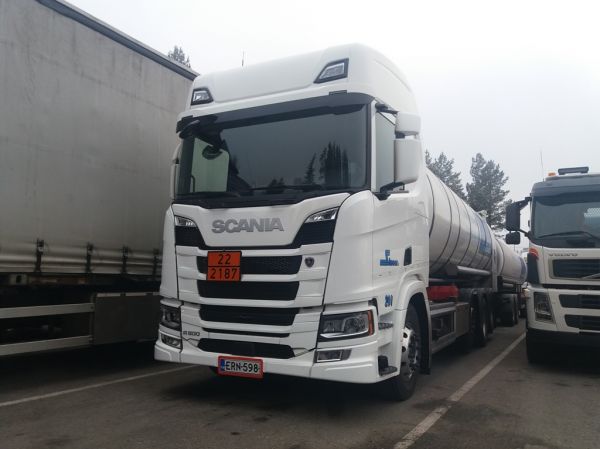 Simeonin Scania R500 
Kiitosimeon Oy:n Scania R500 säiliöyhdistelmä. 
Avainsanat: Simeon Kiitosimeon Scania R500 Shell Hirvaskangas 201 Linde