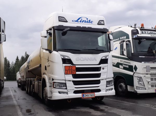 Simeonin Scania R540
Kiitosimeon Oy:n Scania R540 säiliöyhdistelmä.
Avainsanat: Simeon Kiitosimeon Scania R540 ABC Hirvaskangas 203 Linde