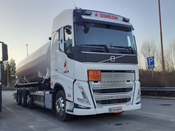 Simeonin Volvo FH500
Kiitosimeon Oy:n Volvo FH500 säiliöauto.
Avainsanat: Kiitosimeon Simeon Volvo FH500 ABC Hirvaskangas 256