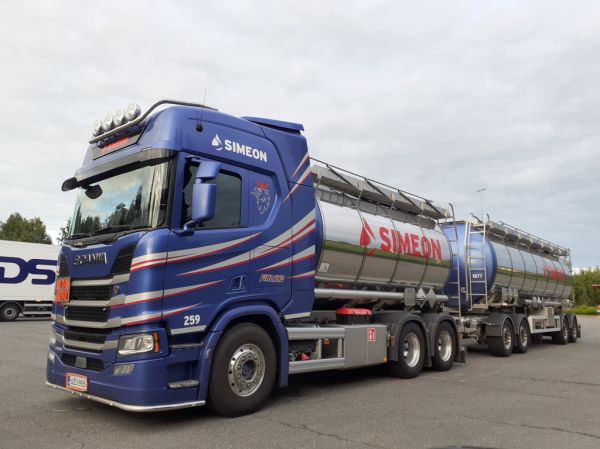 Klikkaa kuvaa nähdäksesi se täysikokoisena
==============
Simeonin Scania R500
Kiitosimeon Oy:n Scania R500 säiliöyhdistelmä.
Avainsanat: Kiitosimeon Simeon Scania R500 ABC Hirvaskangas 259 Simeonin Scania R500
Kiitosimeon Oy:n Scania R500 säiliöyhdistelmä.
Avainsanat: Kiitosimeon Simeon Scania R500 ABC Hirvaskangas 259