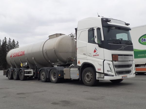 Simeonin Volvo FH460
Kiitosimeon Oy:n Volvo FH460 puoliperävaunuyhdistelmä.
Avainsanat: Kiitosimeon Simeon Volvo FH460 265 ABC Hirvaskangas