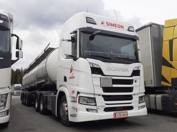 Simeonin Scania R450
Kiitosimeon Oy:n Scania R450 puoliperävaunuyhdistelmä.

Avainsanat: Kiitosimeon Simeon Scania R450 ABC Hirvaskangas 289