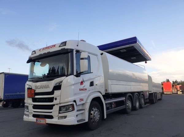 Simeonin Scania G540
Kiitosimeon Oy:n Scania G540 säiliöyhdistelmä.
Avainsanat: Kiitosimeon Simeon Scania G540 ABC Hirvaskangas 294