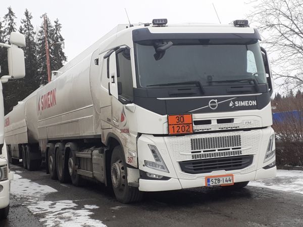 Simeonin Volvo FM500
Kiitosimeon Oy:n Volvo FM500 säiliöyhdistelmä.
Avainsanat: Kiitosimeon Simeon Volvo FM500 ABC Hirvaskangas 367