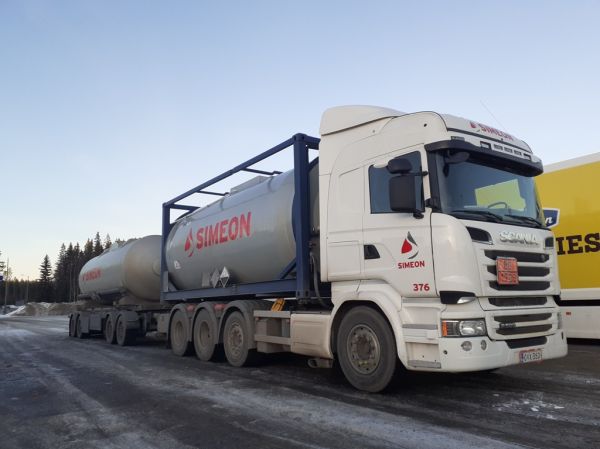 Simeonin Scania R580
Kiitosimeon Oy:n Scania R580 säiliöyhdistelmä.
Avainsanat: Simeon Kiitosimeon Scania R520 ABC Hirvaskangas 376