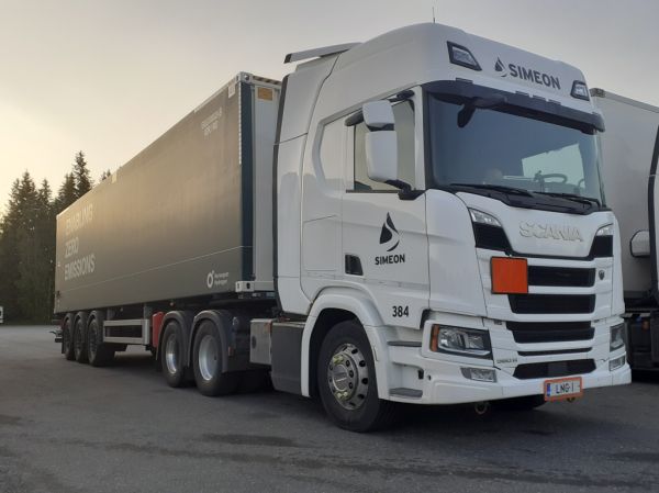 Simeonin Scania 560R
Kiitosimeon Oy:n Scania 560R puoliperävaunuyhdistelmä.
Avainsanat: Kiitosimeon Simeon Scania 560R ABC Hirvaskangas 384