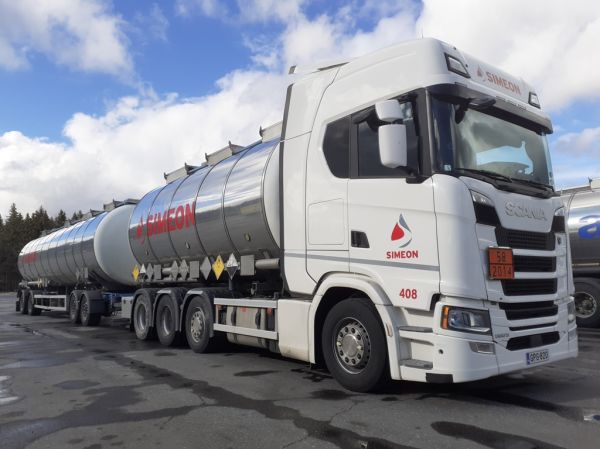 Simeonin Scania 560R
Kiitosimeon Oy:n Scania 560R säiliöyhdistelmä.
Avainsanat: Kiitosimeon Simeon Scania 560R ABC Hirvaskangas 408