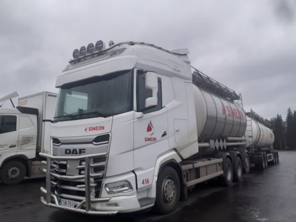 Kuljetus J Möttösen DAF XG530
Kiitosimeonin ajossa oleva Kuljetus  J Möttönen Oy:n DAF XG530 säiliöyhdistelmä.
Avainsanat: Kiitosimeon Simeon Möttönen DAF XG530 ABC Hirvaskangas