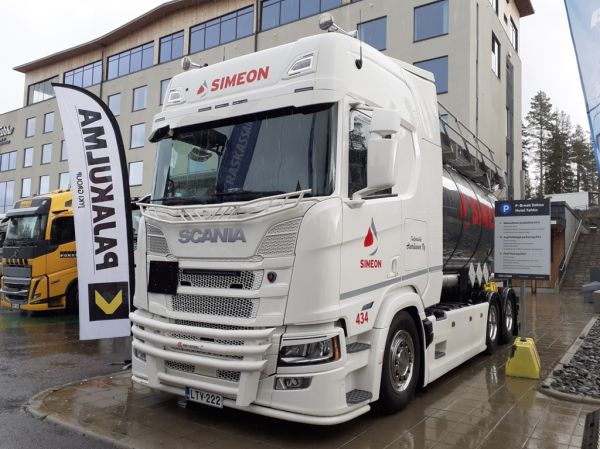 Klikkaa kuvaa nähdäksesi se täysikokoisena
==============
Kuljetusliike Hartikaisen Scania
Kiitosimeonin ajossa oleva Kuljetusliike Hartikainen Oy:n Scania säiliöauto.
Avainsanat: Kiitosimeon Simeon Hartikainen Scania 434 Tahko26 Kuljetusliike Hartikaisen Scania
Kiitosimeonin ajossa oleva Kuljetusliike Hartikainen Oy:n Scania säiliöauto.
Avainsanat: Kiitosimeon Simeon Hartikainen Scania 434 Tahko26
