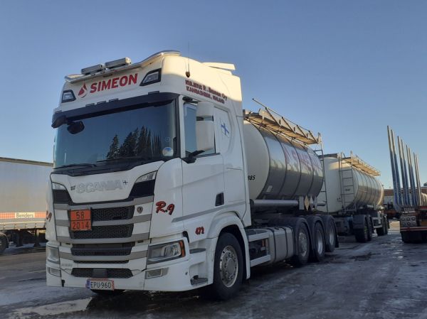 Kuljetus R Ikosen Scania R500
Kiitosimeonin ajossa oleva Kuljetus R. Ikonen Oy:n Scania R500 säiliöyhdistelmä.
Avainsanat: Simeon Kiitosimeon Ikonen Scania R500 ABC Hirvaskangas 472