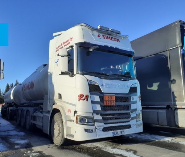 Kuljetus R Ikosen Scania 560R
Kiitosimeonin ajossa oleva Kuljetus R. Ikonen Oy:n Scania 560R säiliöyhdistelmä.

Avainsanat: Simeon Kiitosimeon Ikonen Scania 560R ABC Hirvaskangas 472