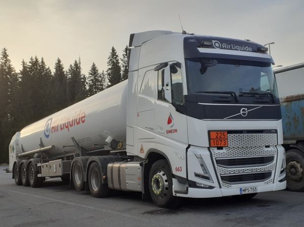 Simeonin Volvo FH460
Kiitosimeon Oy:n Volvo FH460 puoliperävaunuyhdistelmä.
Avainsanat: Kiitosimeon Simeon Volvo FH460 ABC Hirvaskangas 663 Air Lique