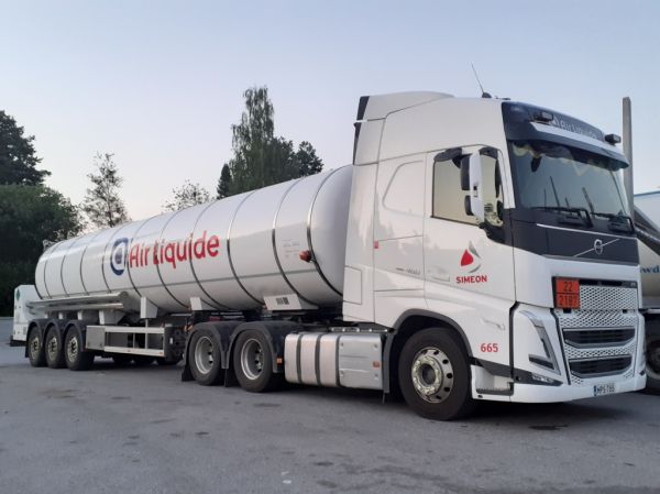 Simeonin Volvo FH460
Kiitosimeon Oy:n Volvo FH460 puoliperävaunuyhdistelmä.
Avainsanat: Kiitosimeon Simeon Volvo FH460 Neste 665 Air Lique