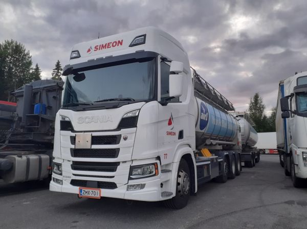 Simeonin Scania R540
Kiitosimeon Oy:n Scania R540 säiliöyhdistelmä.
Avainsanat: Simeon Kiitosimeon Scania R540 ABC Hirvaskangas 77 Air1 Adblue