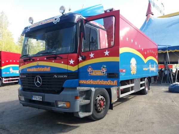 Sirkus Finlandian MB Actros
Sirkus Finlandian MB Actros.
Avainsanat: Finlandia MB Actros