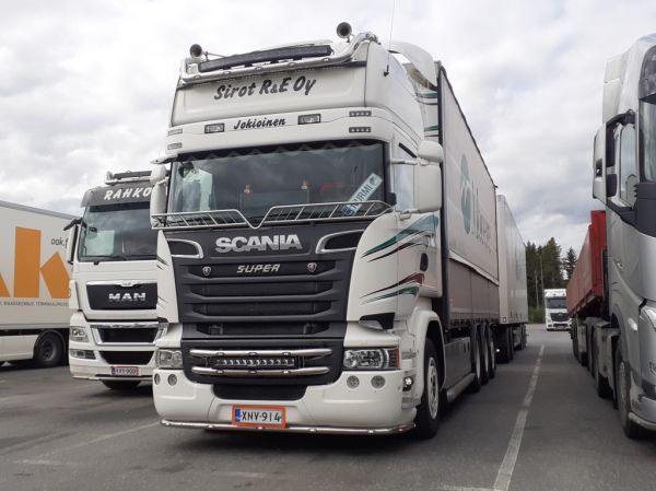 Sirot R&E Oy:n Scania
Sirot R&E Oy:n Scania täysperävaunuyhdistelmä.
Avainsanat: Sirot Scania Movere ABC Hirvaskangas Nurmi