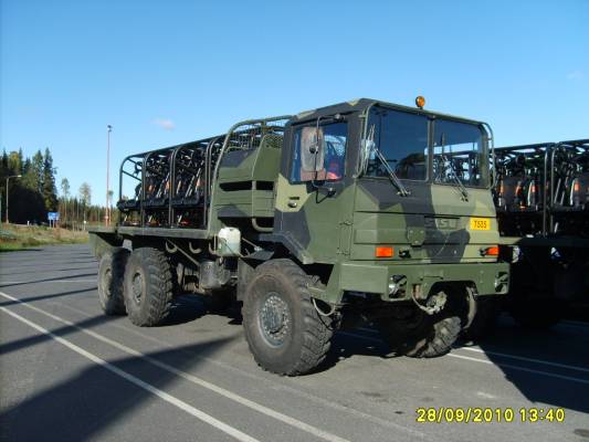 Puolustusvoimien Sisu SA-240 
Puolustusvoimien Sisu SA-240 raskas maastokuorma-auto "RaSi".
Avainsanat: Puolustusvoimat PV Sisu Rasi SA-240 ABC Hirvaskangas