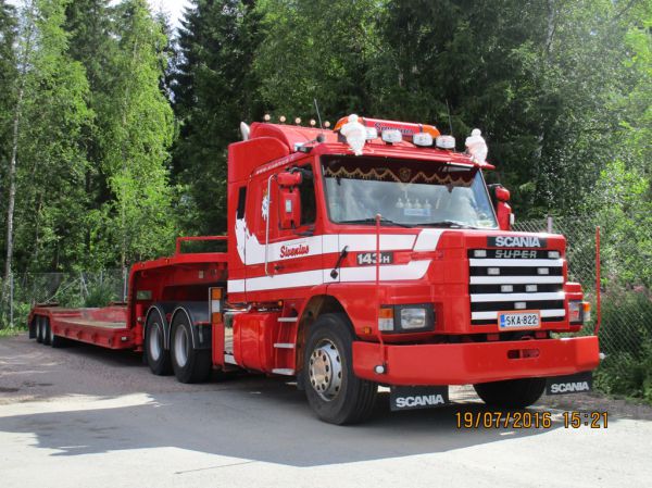 Maanrakennus Siveniuksen Scania T143H
Maanrakennus Sivenius Oy:n Scania T143H lavettiyhdistelmä.
Avainsanat: Sivenius Scania T143H