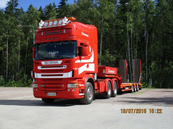 Maanrakennus Siveniuksen Scania R620 
Maanrakennus Sivenius Oy:n Scania R620 lavettiyhdistelmä.
Avainsanat: Sivenius Scania R620