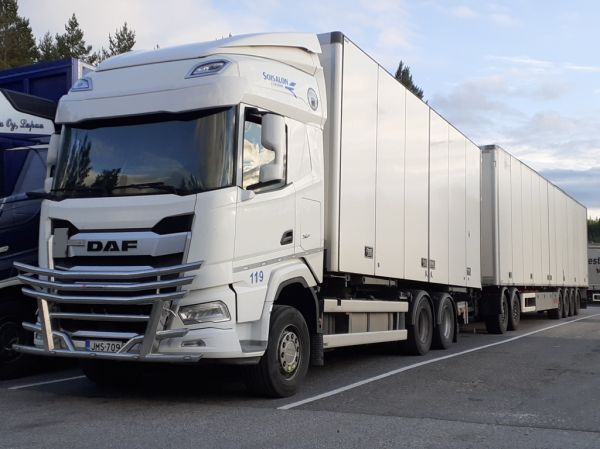 Klikkaa kuvaa nähdäksesi se täysikokoisena
==============
Soisalon Liikenteen DAF XF
Soisalon Liikenne Oy:n DAF XF täysperävaunuyhdistelmä.
Avainsanat: Soisalon Liikenne DAF XF ST1 Hirvaskangas 119 Soisalon Liikenteen DAF XF
Soisalon Liikenne Oy:n DAF XF täysperävaunuyhdistelmä.
Avainsanat: Soisalon Liikenne DAF XF ST1 Hirvaskangas 119