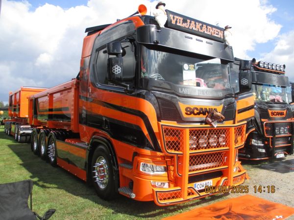 Soraliike Viljakaisen Scania R770
Soraliike Viljakainen Oy:n Scania R770 sorayhdistelmä.
Avainsanat: Viljakainen Scania R770 Alahärmä25