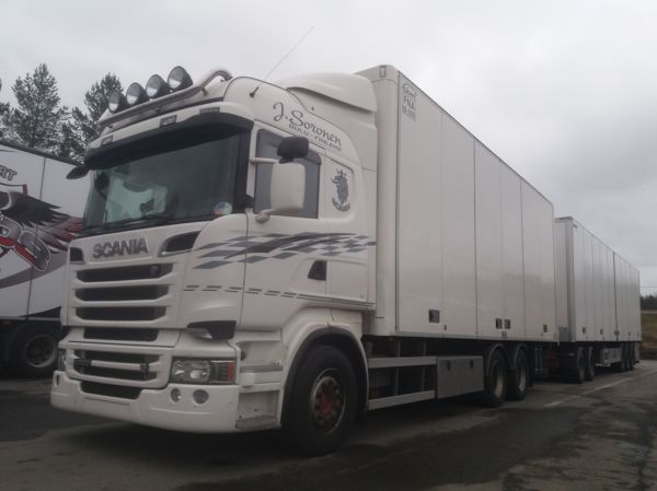 J Sorosen Scania R500
J Sorosen Scania R500 täysperävaunuyhdistelmä.
Avainsanat: Soronen Scania R500 Shell Hirvaskangas