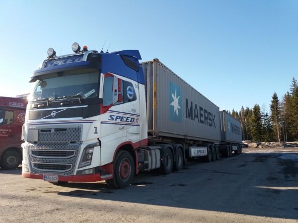 Speedin Volvo FH16
Speed Oy:n Volvo FH16 HCT-yhdistelmä.
Avainsanat: Speed Trucking Team Volvo FH16 HCT ABC Hirvaskangas 1 Ella