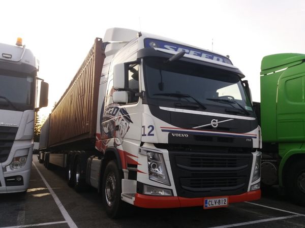 Vallace Investin Volvo FM540
Speed Oy:n ajossa oleva Vallace Invest Oy:n Volvo FM540 HCT-yhdistelmä
Avainsanat: Vallace Invest Speed Trucking Team Volvo FM540 HCT ABC Hirvaskangas 12