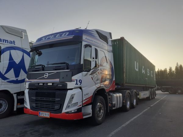 Vallace Investin Volvo FM540
Speed Oy:n ajossa oleva Vallace Invest Oy:n Volvo FM540 puoliperävaunuyhdistelmä.
Avainsanat: Vallace Invest Speed Trucking Team Volvo FM540 ABC Hirvaskangas 19