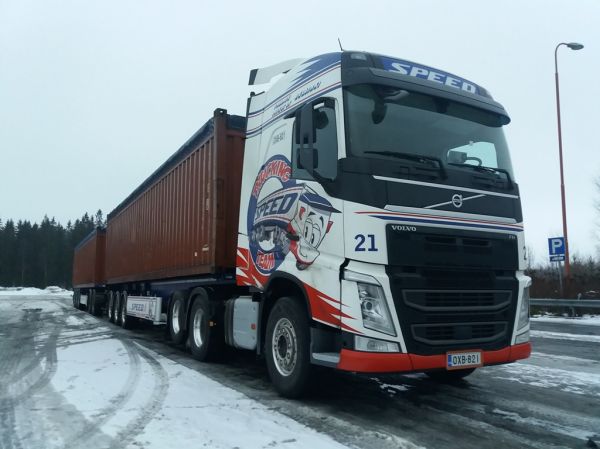 Vallace Investin Volvo FH
Speed Oy:n ajossa oleva Vallace Invest Oy:n Volvo FH HCT-yhdistelmä.
Avainsanat: Vallace Invest Speed Trucking Team Volvo FH HCT ABC Hirvaskangas 21