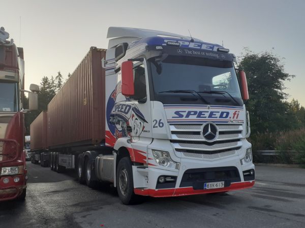 Vallace Investin MB 2663 Actros
Speed Oy:n ajossa oleva Vallace Invest Oy:n MB 2633 Actros HCT-yhdistelmä.
Avainsanat: Vallace Invest Speed Trucking Team MB 2663 Actros Hct ABC Hirvaskangas 26