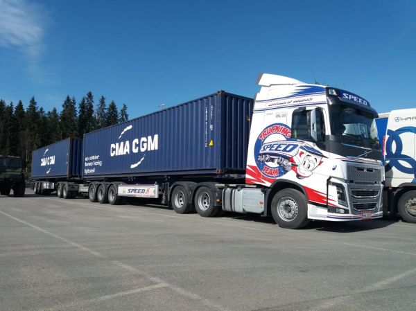 Sevitransin Volvo FH16
Speed Oy:n ajossa oleva Sevitrans Oy:n  Volvo FH16 HCT-yhdistelmä.
Avainsanat: Sevitrans Speed Trucking Team Volvo FH16 HCT ABC Hirvaskangas 3