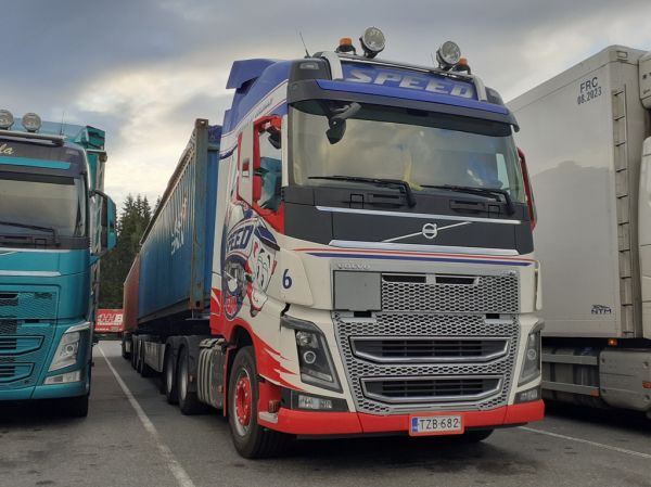 Sevitransin Volvo FH16
Speed Oy:n ajossa oleva Sevitrans Oy:n Volvo FH16 HCT-yhdistelmä.
Avainsanat: Sevitrans Speed Trucking Team Volvo FH16 HCT ABC Hirvaskangas 6