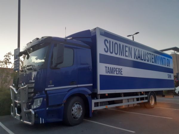 Suomen Kalustemyynnin MB 1835 Actros
Suomen Kalustemyynti Oy:n MB 1835 Actros.
Avainsanat: Suomen Kalustemyynti MB 1835 Actros