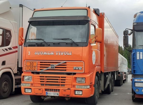Klikkaa kuvaa nähdäksesi se täysikokoisena
==============
Suomen Tivolin Volvo FH12
Suomen Tivolin Volvo FH12 täysperävaunuyhdistelmä.
Avainsanat: Suomen Tivoli Volvo FH12 3 ABC Hirvaskangas Suomen Tivolin Volvo FH12
Suomen Tivolin Volvo FH12 täysperävaunuyhdistelmä.
Avainsanat: Suomen Tivoli Volvo FH12 3 ABC Hirvaskangas