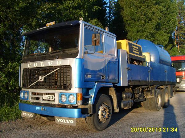 Suomen säiliöhuollon Volvo F1225
Suomen säiliöhuolto Ky:n Volvo F1225.
Avainsanat: Säiliöhuolto Volvo F1225 Shell Hirvaskangas