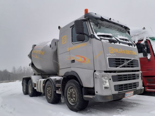 Syrjän Betonin Volvo FM12
Syrjän Betonin Volvo FM12 "Östelä" betoniauto.

Avainsanat: Syrjän Betoni Volvo FM12 Östelä Hirvaskangas