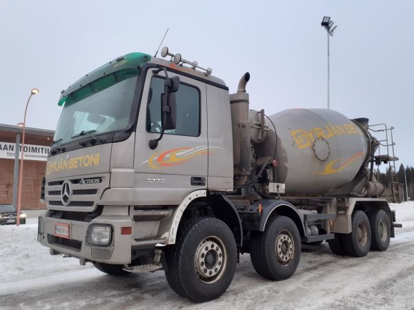 Syrjän Betonin MB 3236 Actros
Syrjän Betonin MB 3236 Actros "Piiku" betoniauto.

Avainsanat: Syrjän Betoni MB 3236 Actros Piiku Hirvaskangas