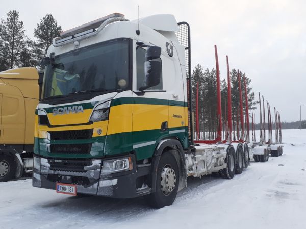 Szepaniakin Scania R650 
Szepaniak Oy:n Scania R650 puutavarayhdistelmä.   
Avainsanat: Szepaniak Scania R650 Shell Hirvaskangas