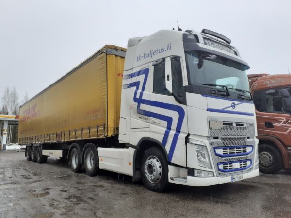TK-Kuljetuksen Volvo FH540
TK-Kuljetus Oy:n Volvo FH540 puoliperävaunuyhdistelmä.
Avainsanat: TK-Kuljetus Volvo FH540 ST1 Hirvaskangas DHL