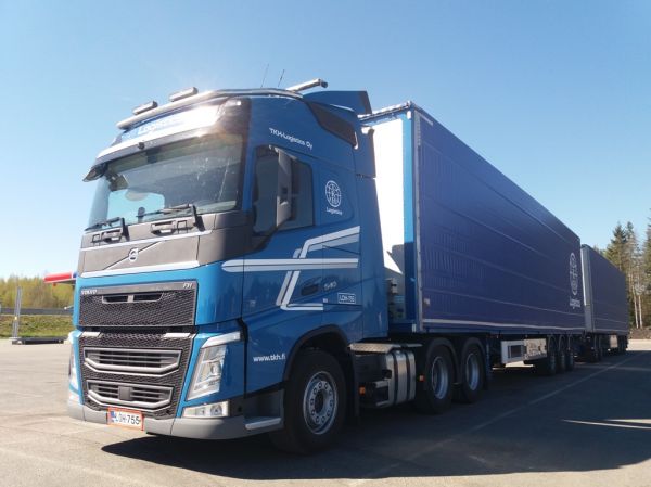 TKH Logisticsin Volvo FH540
TKH Logistics Oy:n Volvo FH540 hct-yhdistelmä.
Avainsanat: TKH-Logistics Volvo FH540 HCT ABC Hirvaskangas