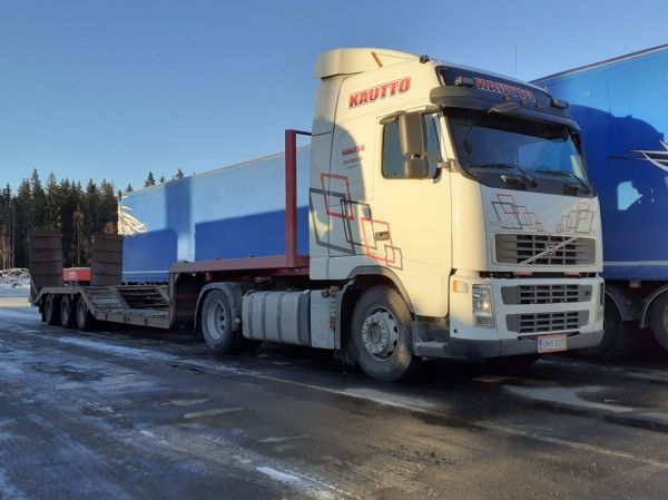 TMI. K Kauton Volvo FH400
TMI. K Kauton Volvo FH400 lavettiyhdistelmä.
Avainsanat: Kautto Volvo FH400 ABC Hirvaskangas